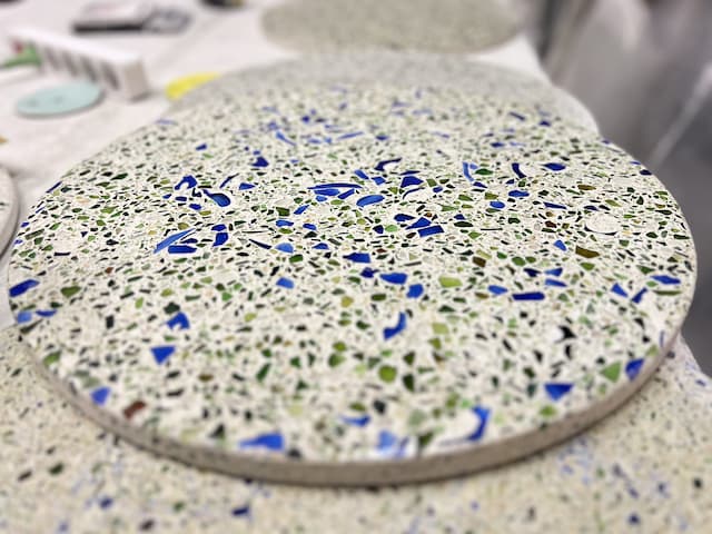 Table bleue ronde